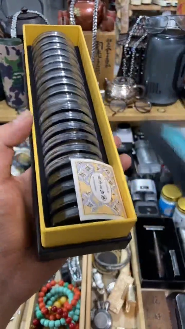 瓷片闪购商品  如图所示