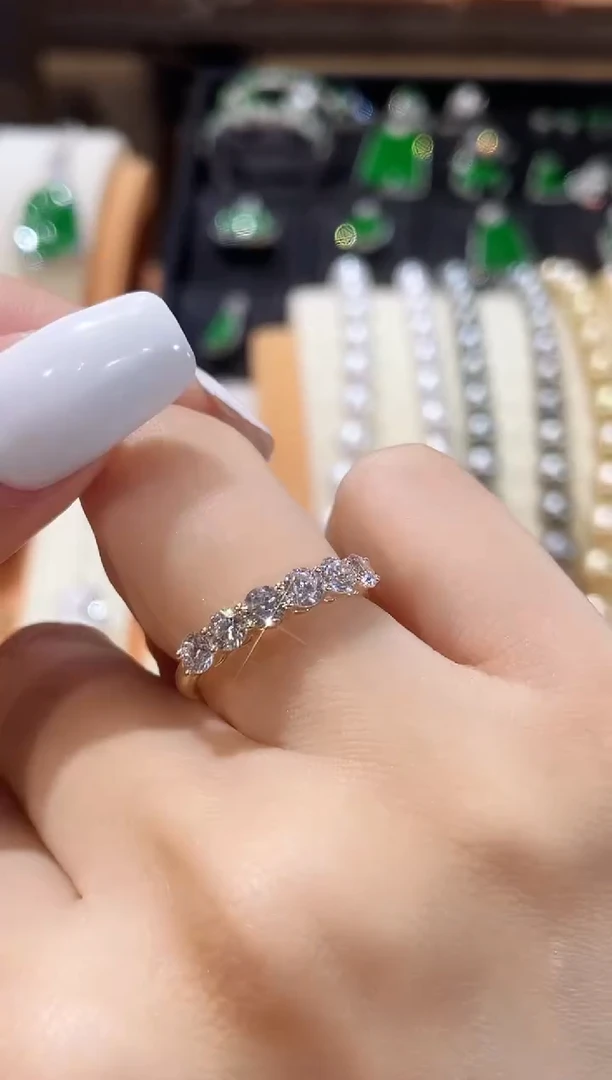 【闪购商品】实验室培育钻石18K金镶嵌戒指14圈口