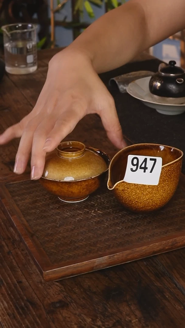 酱色花口盖碗公道一套947