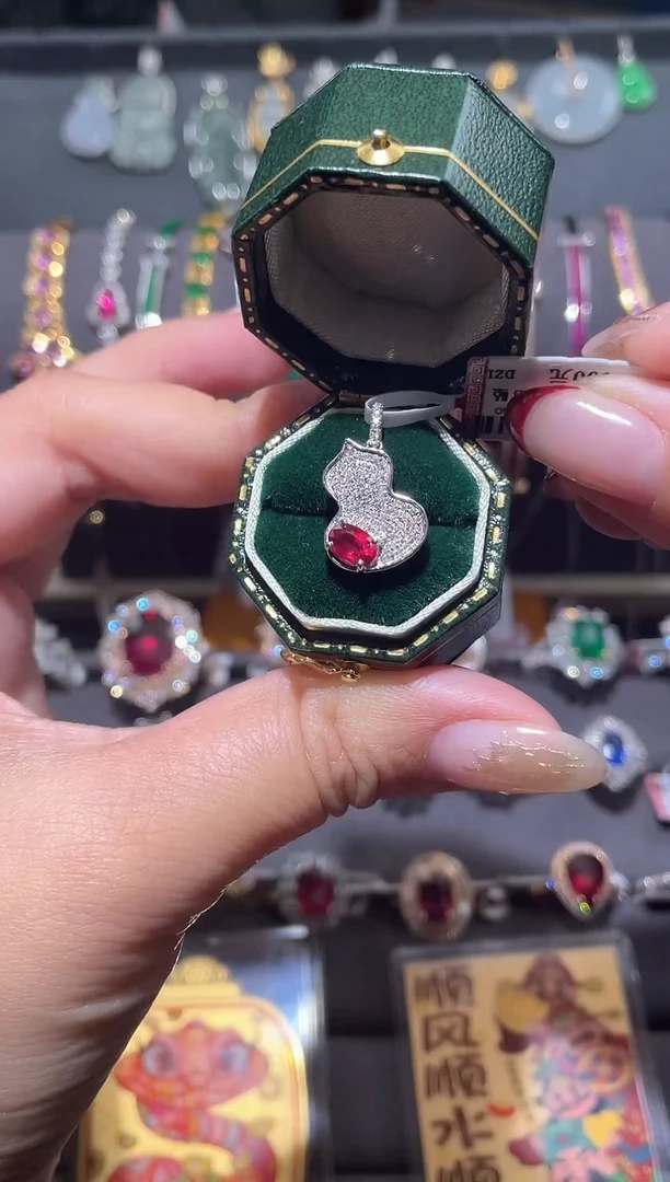 【闪购商品】红宝石吊坠(不含链)18K金镶嵌18K金镶嵌红宝石吊坠