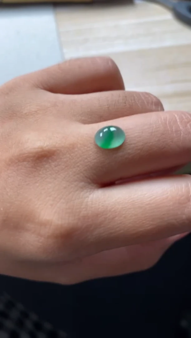 翡翠未镶嵌颈饰翡翠冰绿蛋面