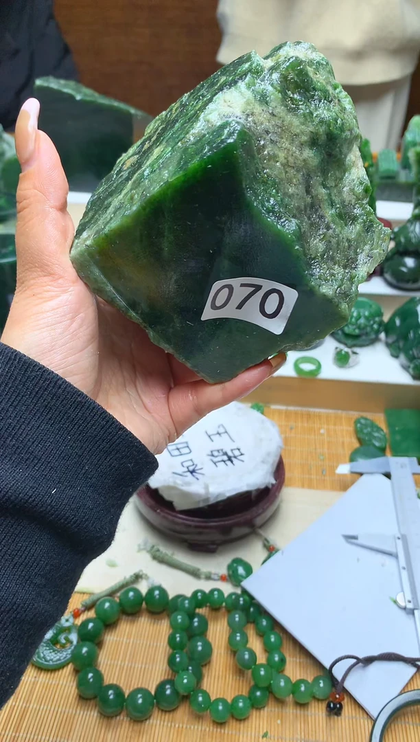 未镶嵌和田玉珠宝半成品1