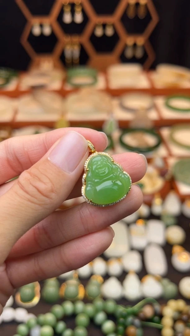 18K金镶嵌和田玉挂件精品