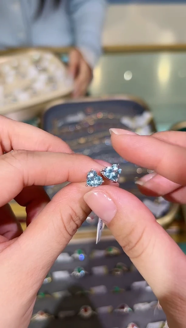 【闪购商品】海蓝宝石耳钉18K金镶嵌海蓝宝耳钉