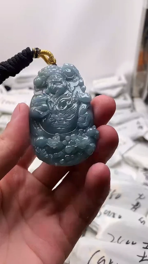翡翠未镶嵌颈饰财神爷