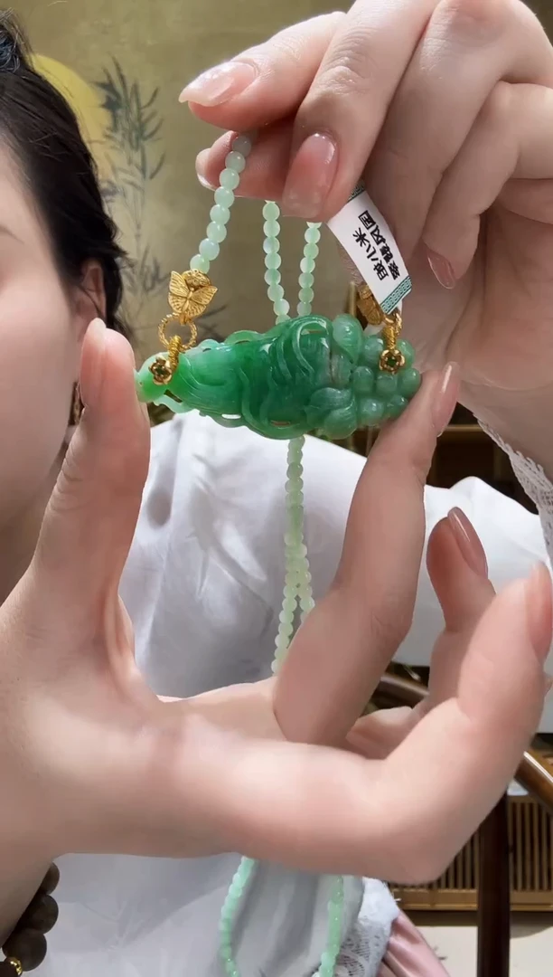 颈饰未镶嵌翡翠吊坠