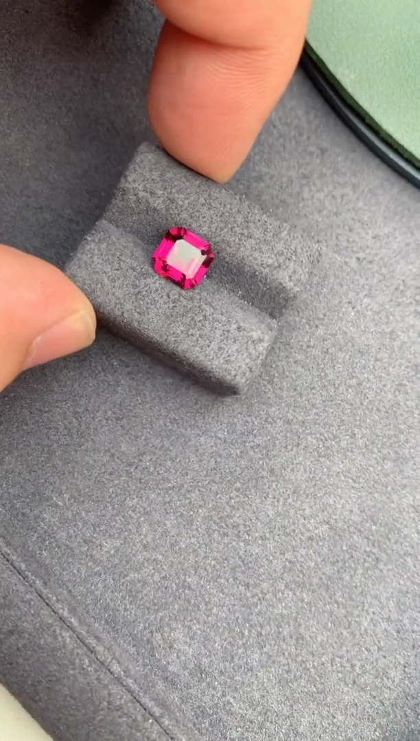 【闪购商品】石榴石裸石未镶嵌1ct镁铝榴石