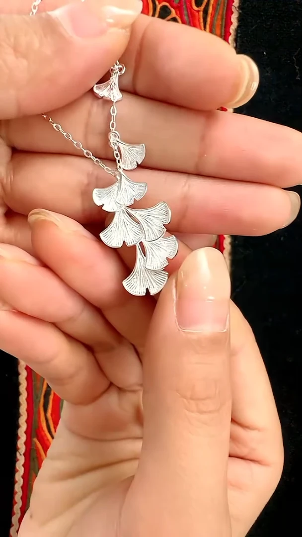 珐琅坠链均足银四叶草套链