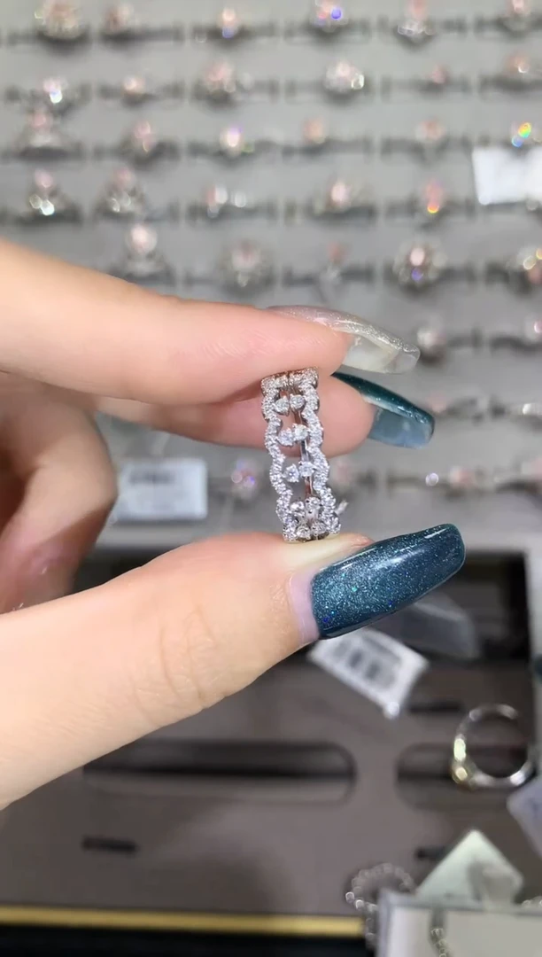 护戒18K金镶嵌钻石护戒一对