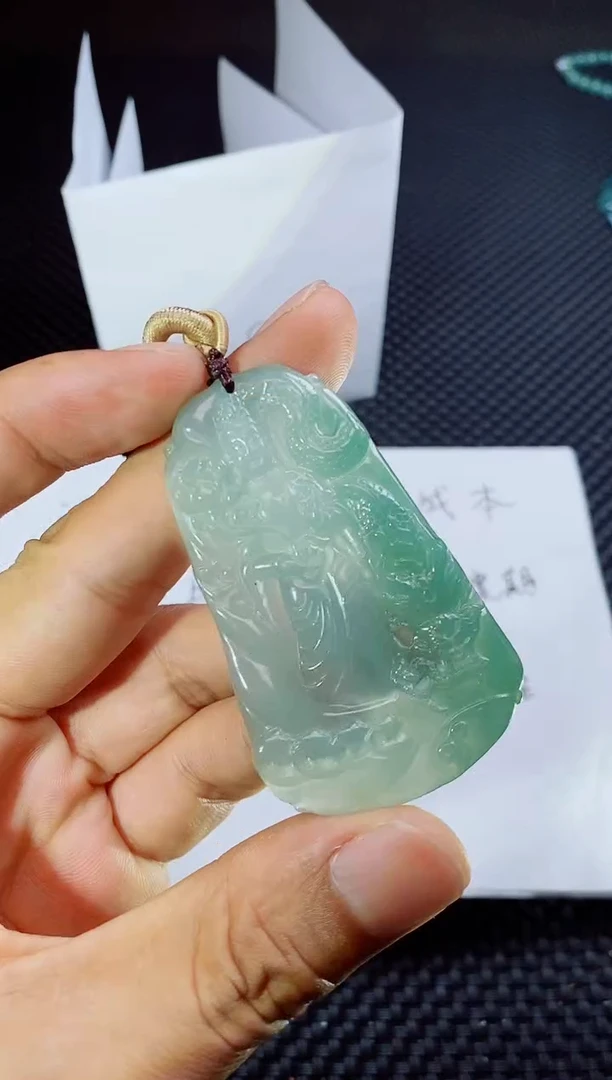 翡翠未镶嵌颈饰