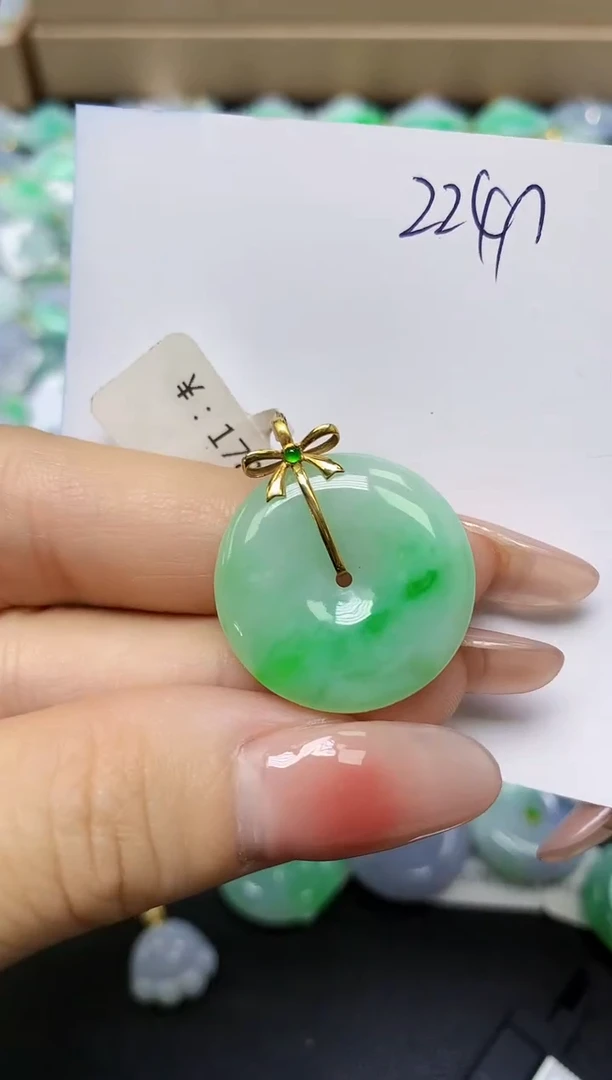 翡翠18K金镶嵌颈饰 天然缅甸翡翠A货
