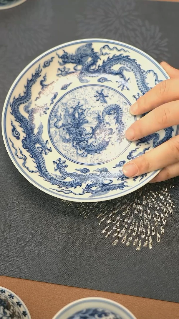 中式仿明青花三龙纹壶承