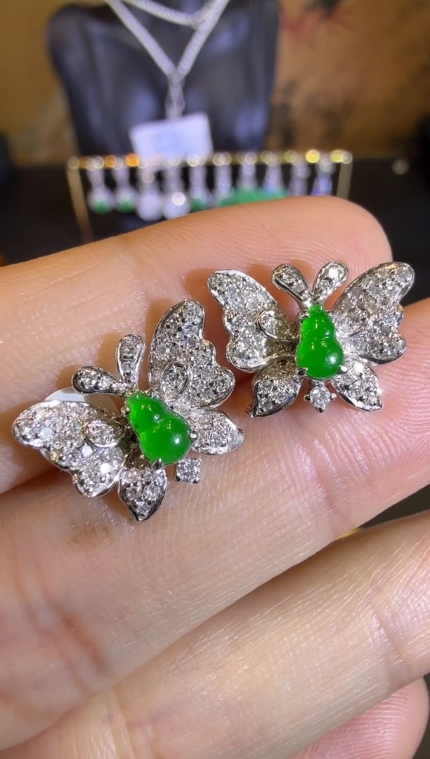 【闪购商品】翡翠耳饰18K金镶嵌帝王绿葫芦耳钉