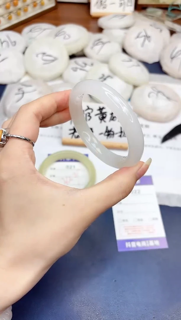 石英质玉手镯未镶嵌22-天山翠-圈口56