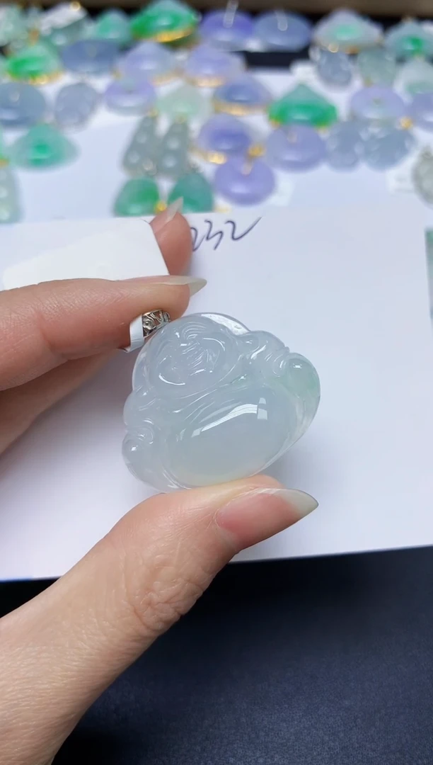 翡翠18K金镶嵌颈饰 天然缅甸翡翠A货