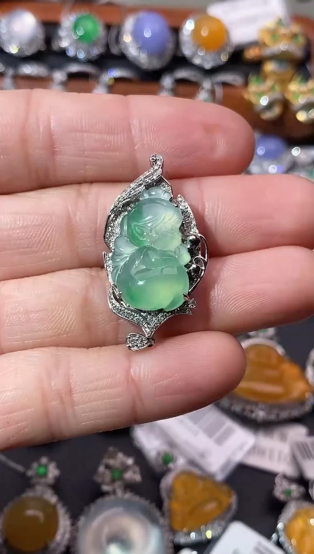 【闪购商品】翡翠吊坠(不含链)18K金镶嵌吊坠