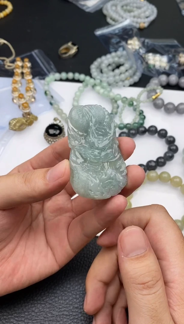 颈饰未镶嵌翡翠挂件