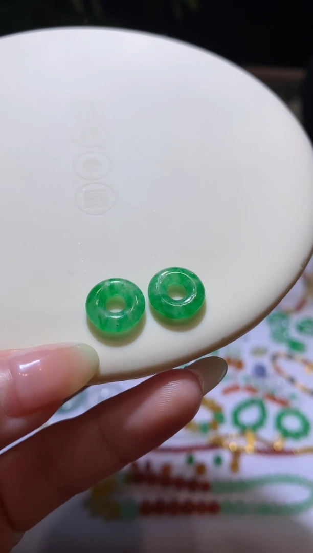 【闪购商品】定制翡翠未镶嵌11*2.8甜甜圈25000+1250