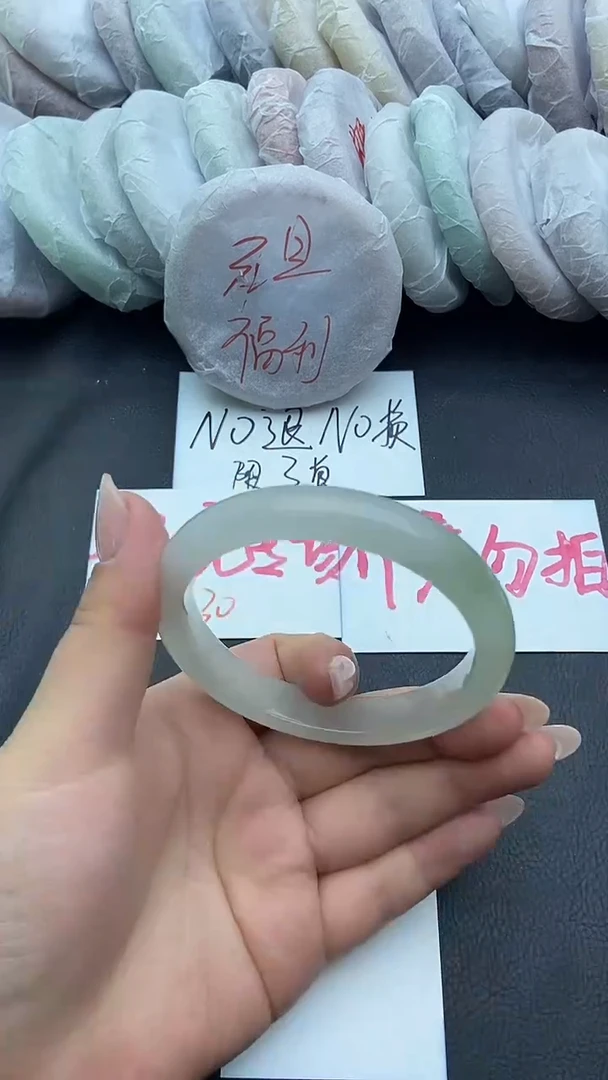 未镶嵌手镯石英质玉瑕疵141+62/63