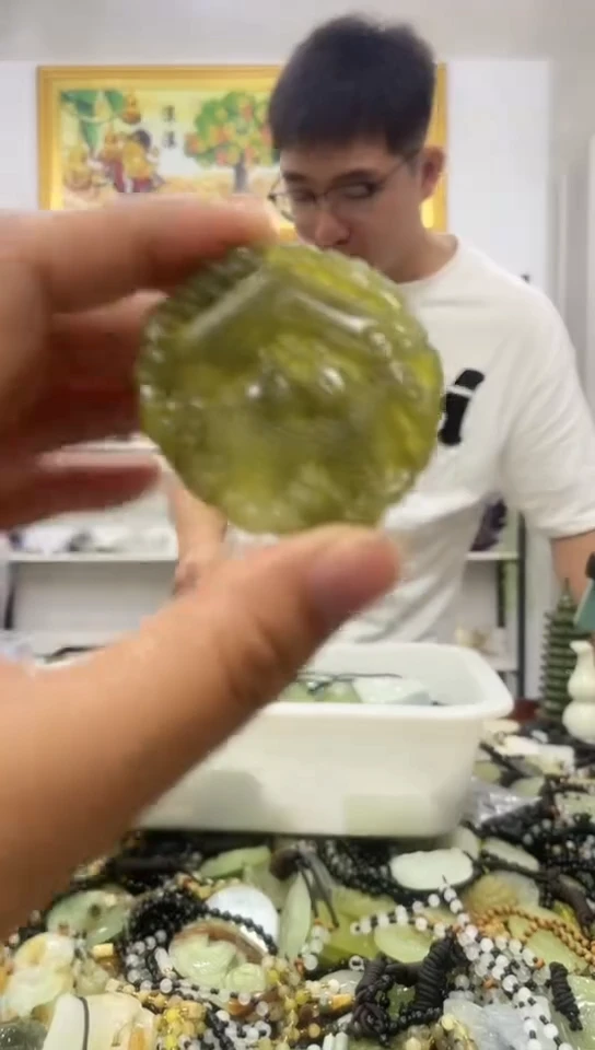 岫玉未镶嵌挂件