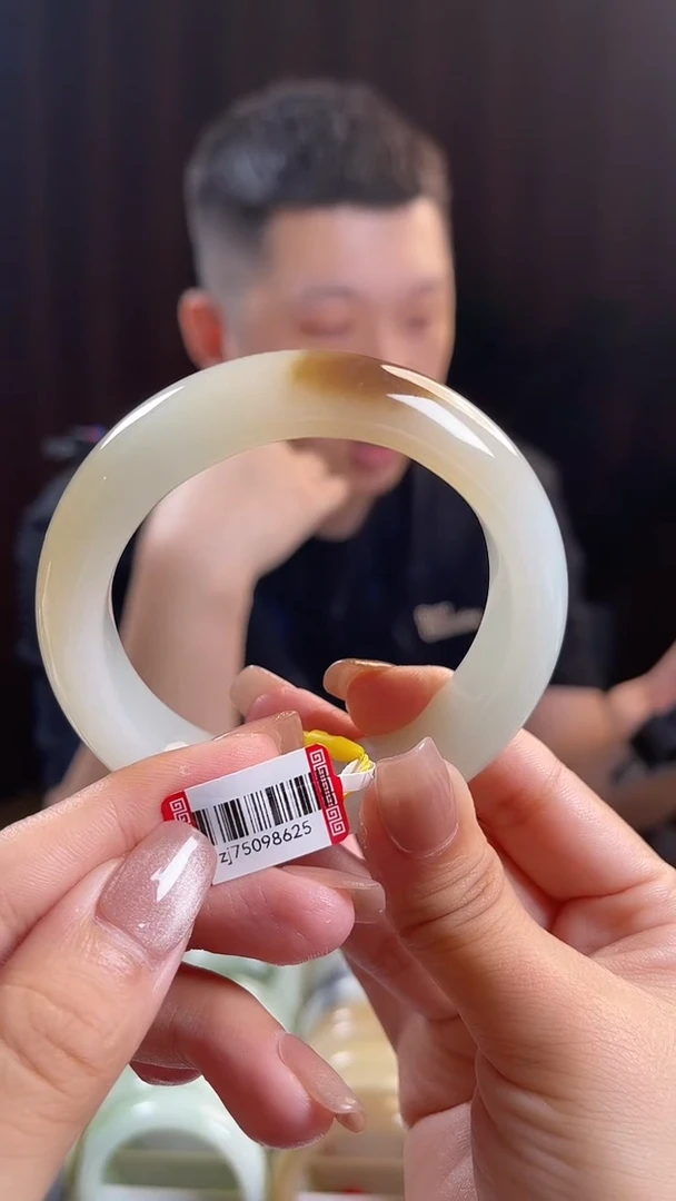 和田玉手镯未镶嵌58+圈口8625