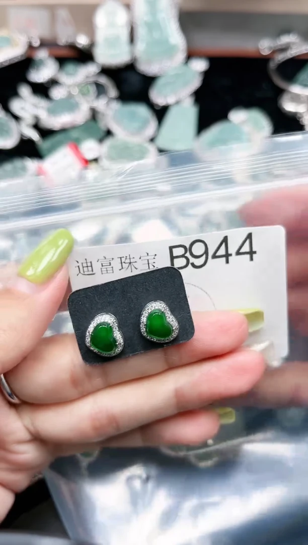 【闪购商品】翡翠颈饰未镶嵌赠皮绳944