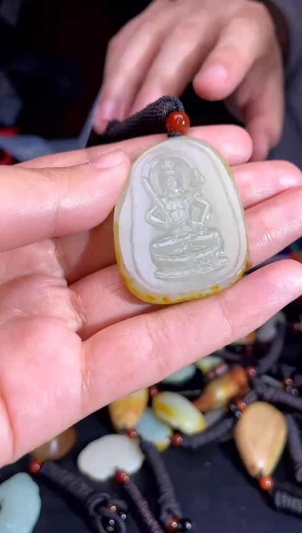 和田玉未镶嵌颈饰1