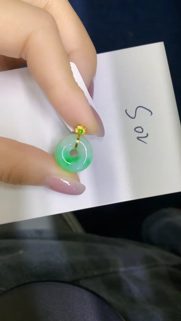 颈饰18K金镶嵌翡翠缅甸天然翡翠A货