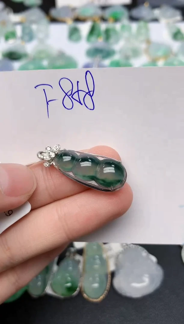 颈饰18K金镶嵌翡翠 天然缅甸A货翡翠百元以上9元证书费自理