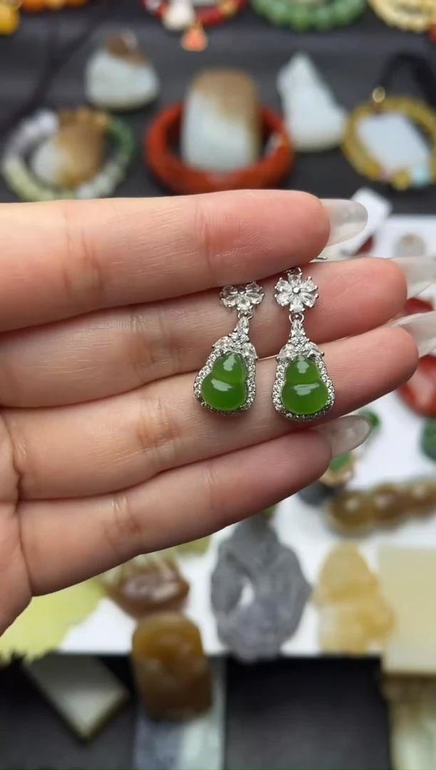 银S925镶嵌和田玉耳饰葫芦耳钉