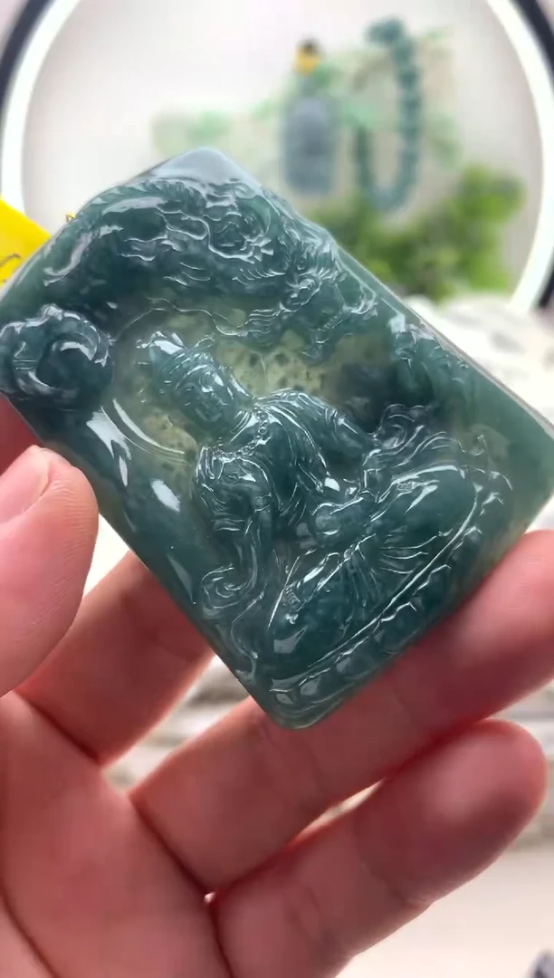 翡翠未镶嵌颈饰大势至