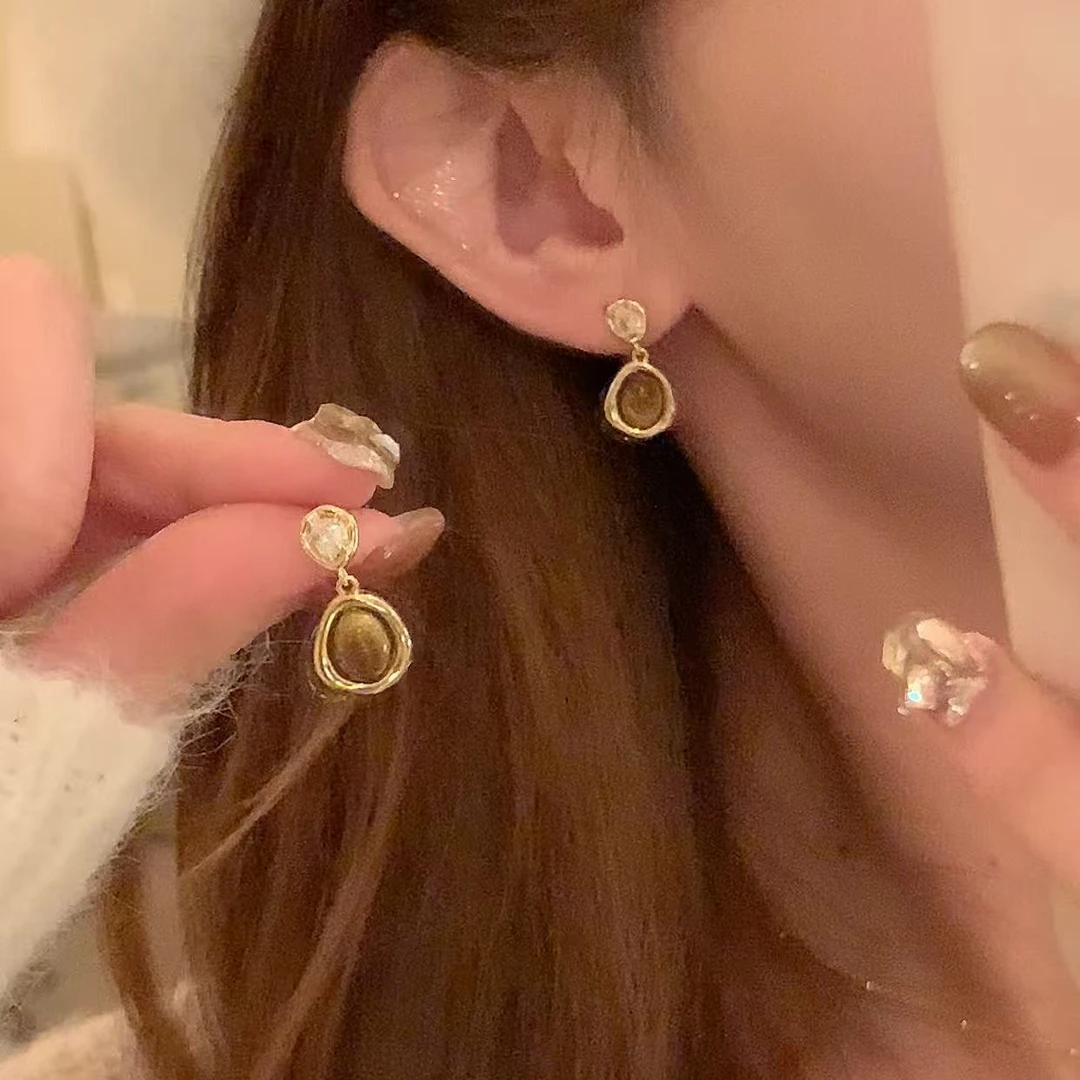 铜合金锆石耳饰 早秋复古美拉德闪锆水滴耳环女法式轻奢耳针耳饰