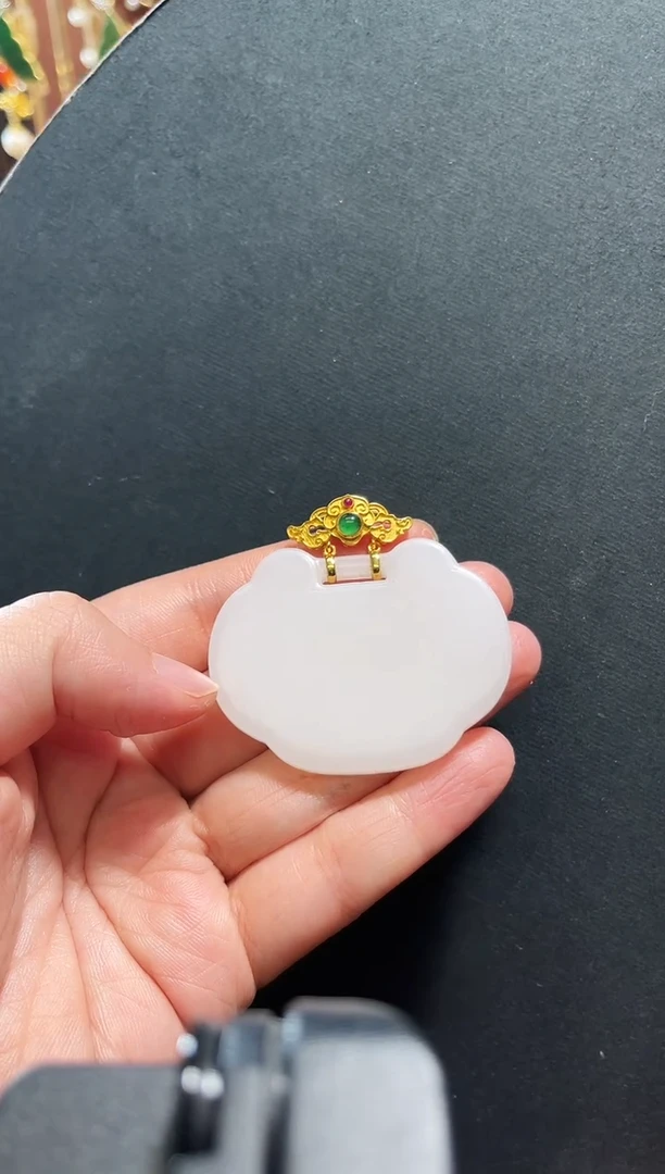 【闪购商品】和田玉吊坠18K金镶嵌吊坠