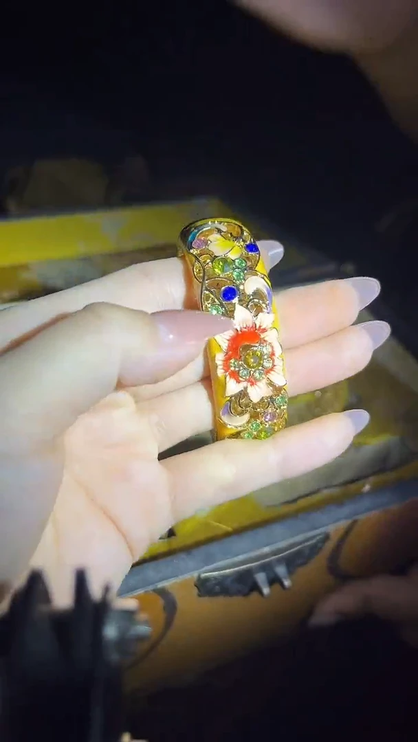 手镯.1只.黄........