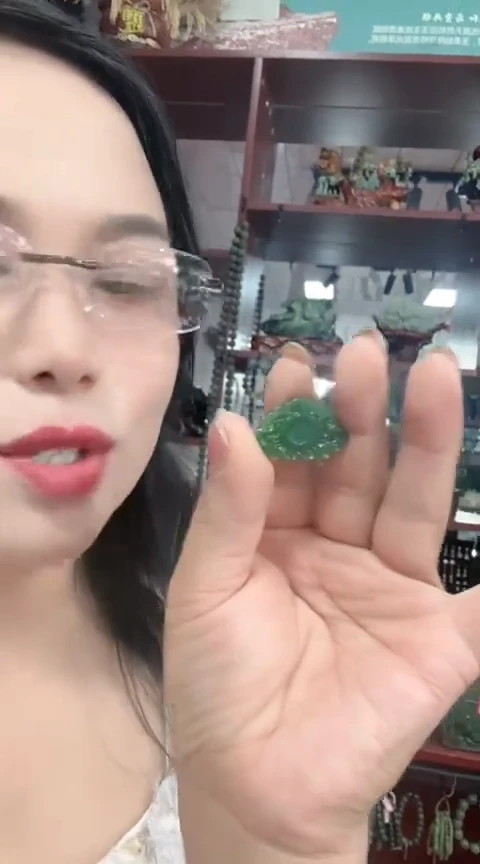 和田玉未镶嵌颈饰多样性发其一