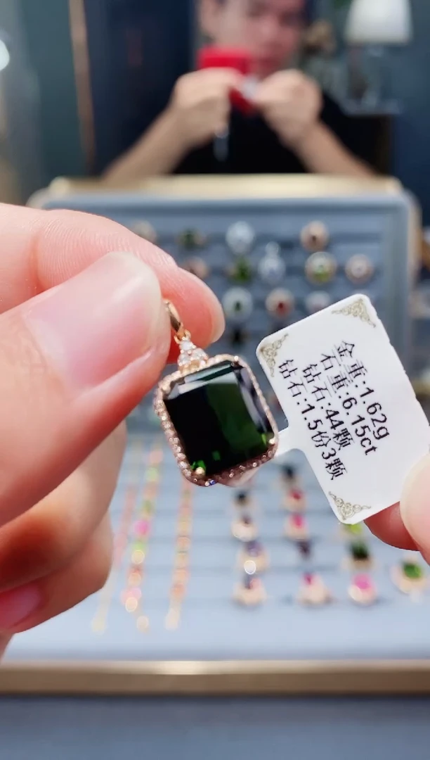 颈饰18K金镶嵌碧玺6.15.