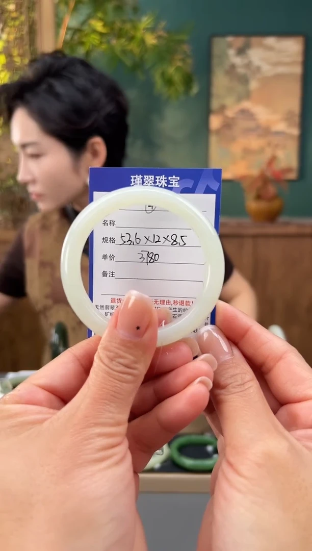 未镶嵌手镯和田玉4微色差