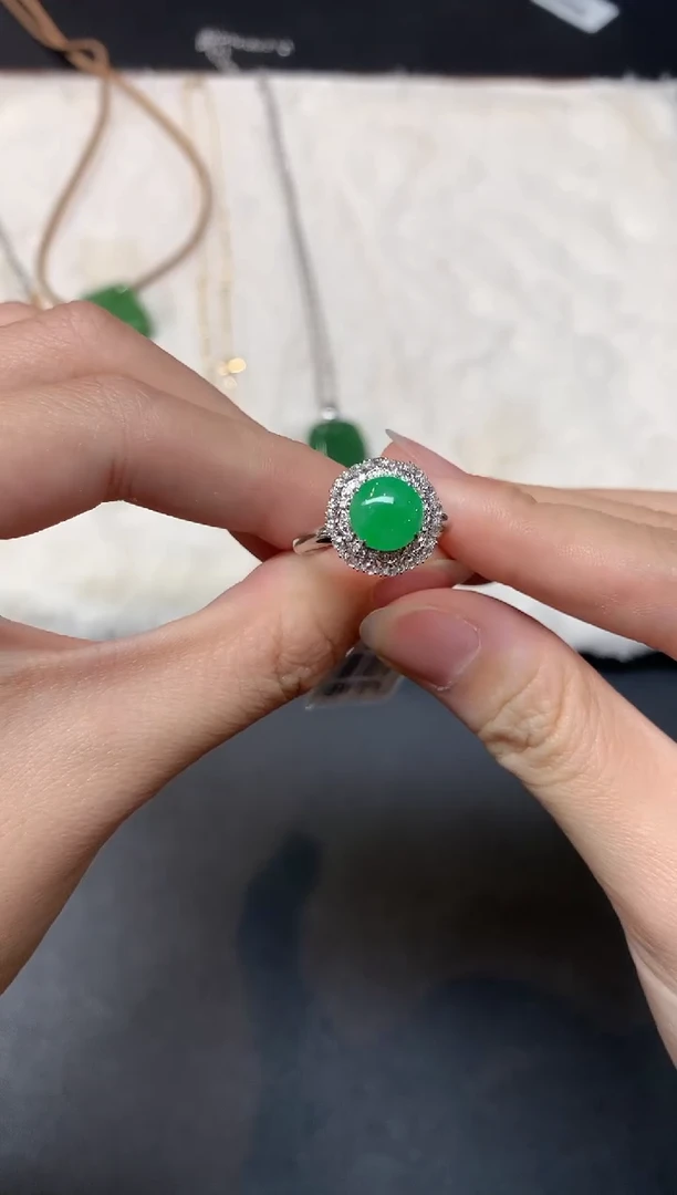 18K金镶嵌戒指翡翠W350|6800