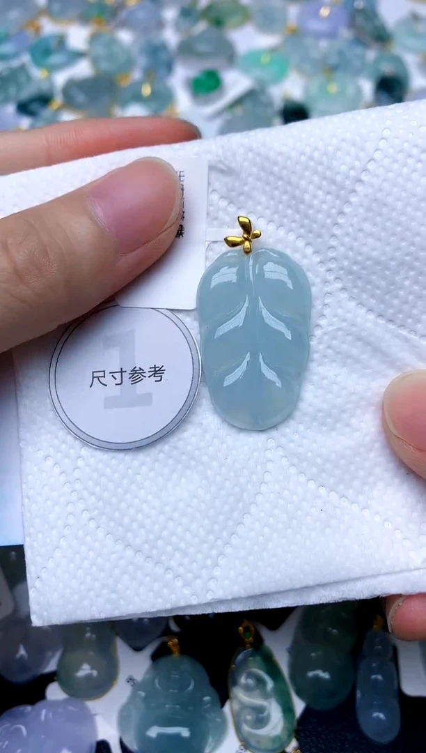 颈饰18K金镶嵌翡翠天然A货翡翠