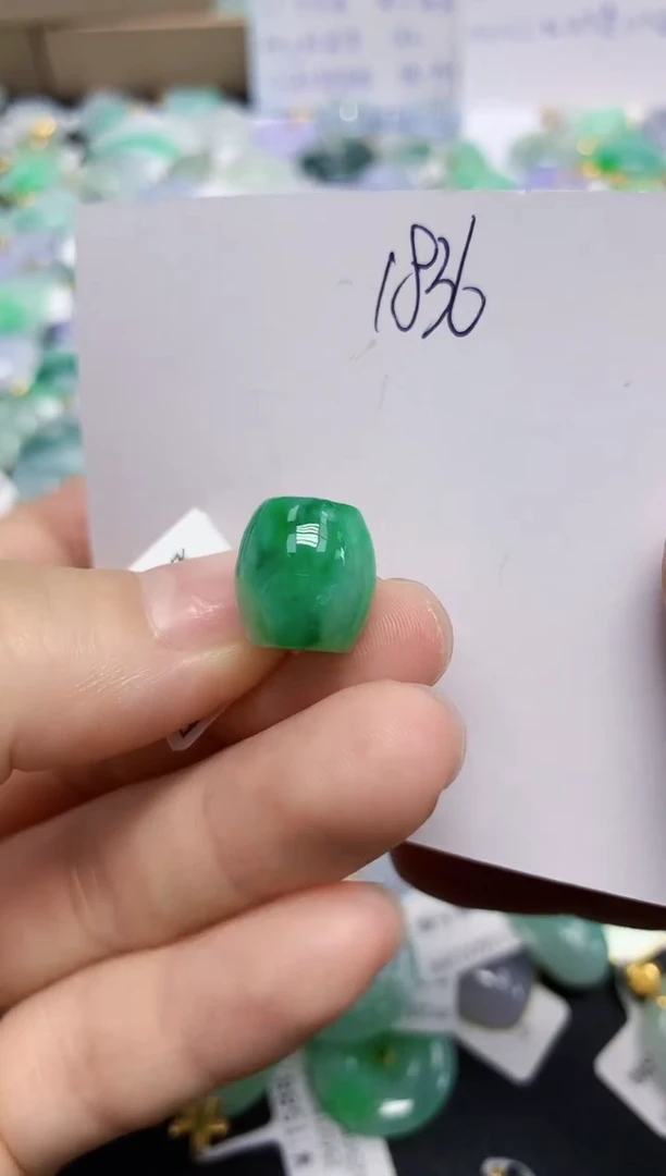 翡翠未镶嵌颈饰天然缅甸翡翠A货