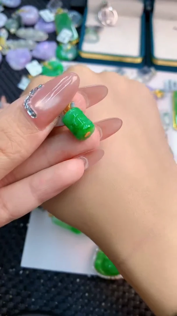 翡翠18K金镶嵌吊坠(不含链)1