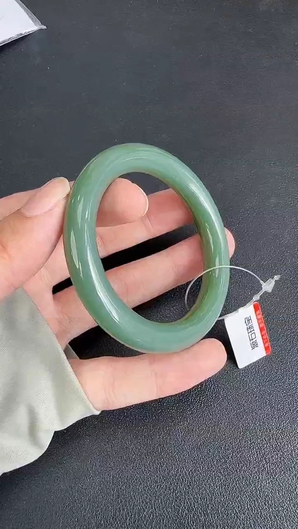 颈饰未镶嵌和田玉（碧玉）俄老料粉青圈口约53mm+