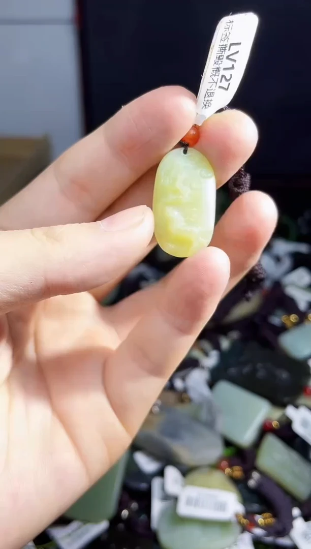 颈饰未镶嵌和田玉1