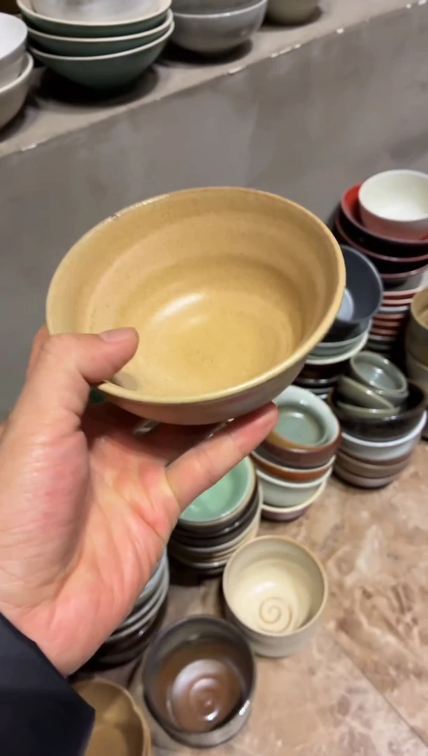 瓷片天****o310微瑕黄色手工小碗1个