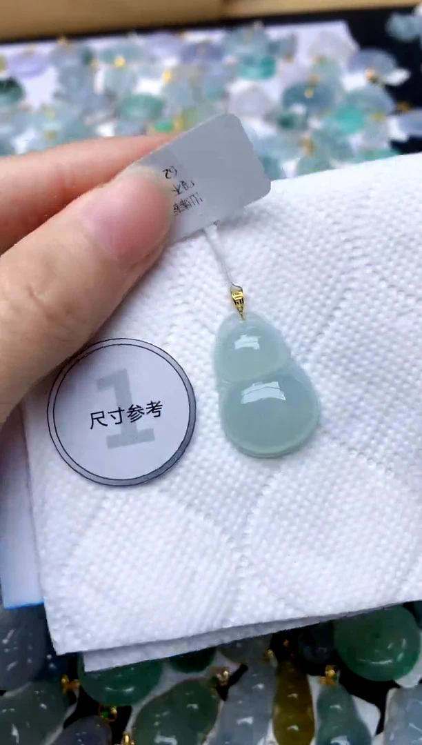 颈饰18K金镶嵌翡翠天然A货翡翠