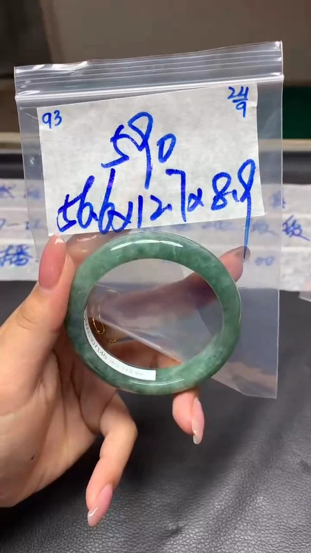 未镶嵌定制翡翠93翡翠毛货需精细抛光手镯多样性拍一发一