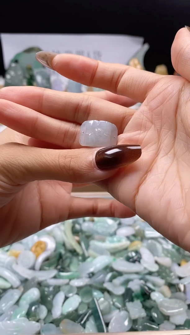 翡翠未镶嵌颈饰吊坠17