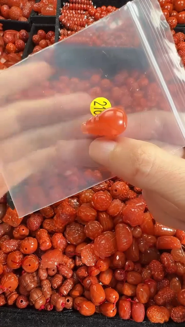 颈饰未镶嵌南红玛瑙1