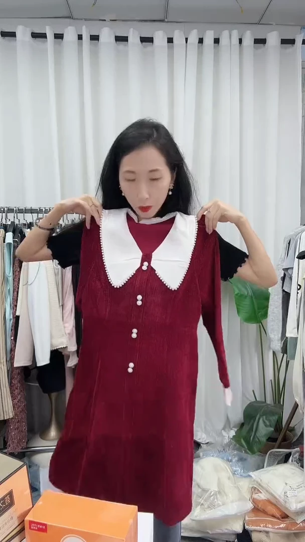 新款时尚红色连衣裙