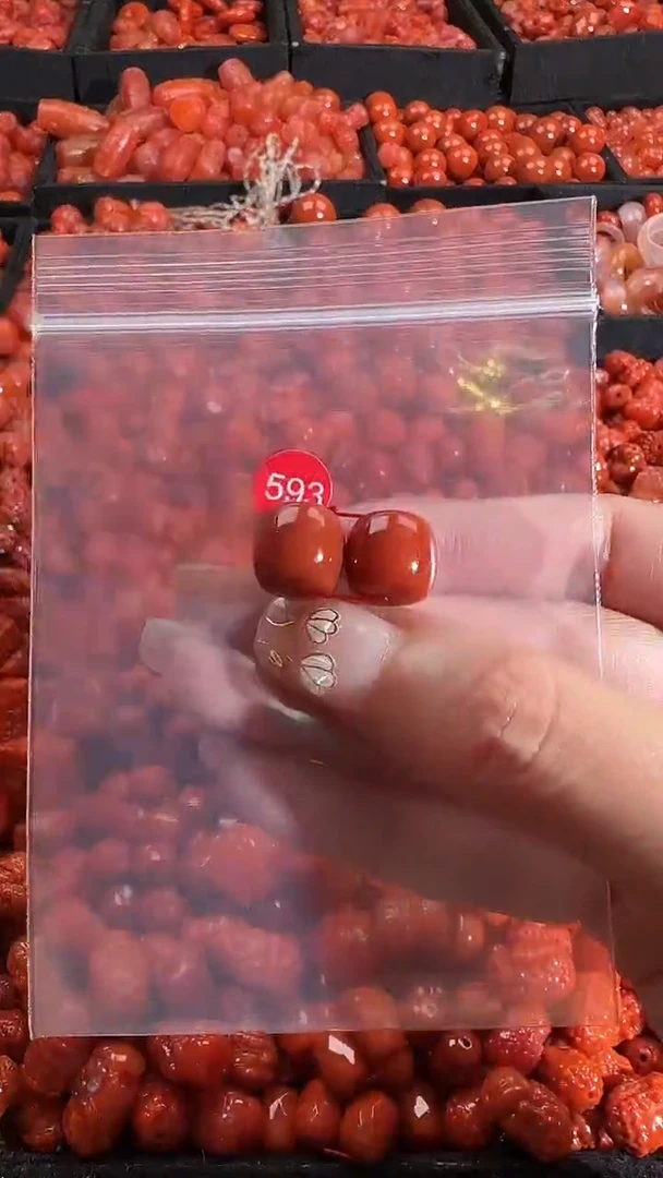 颈饰未镶嵌南红玛瑙1
